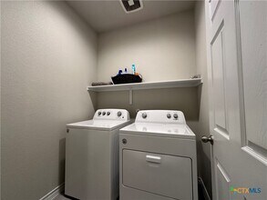 368 Mary Max Cir in San Marcos, TX - Foto de edificio - Building Photo