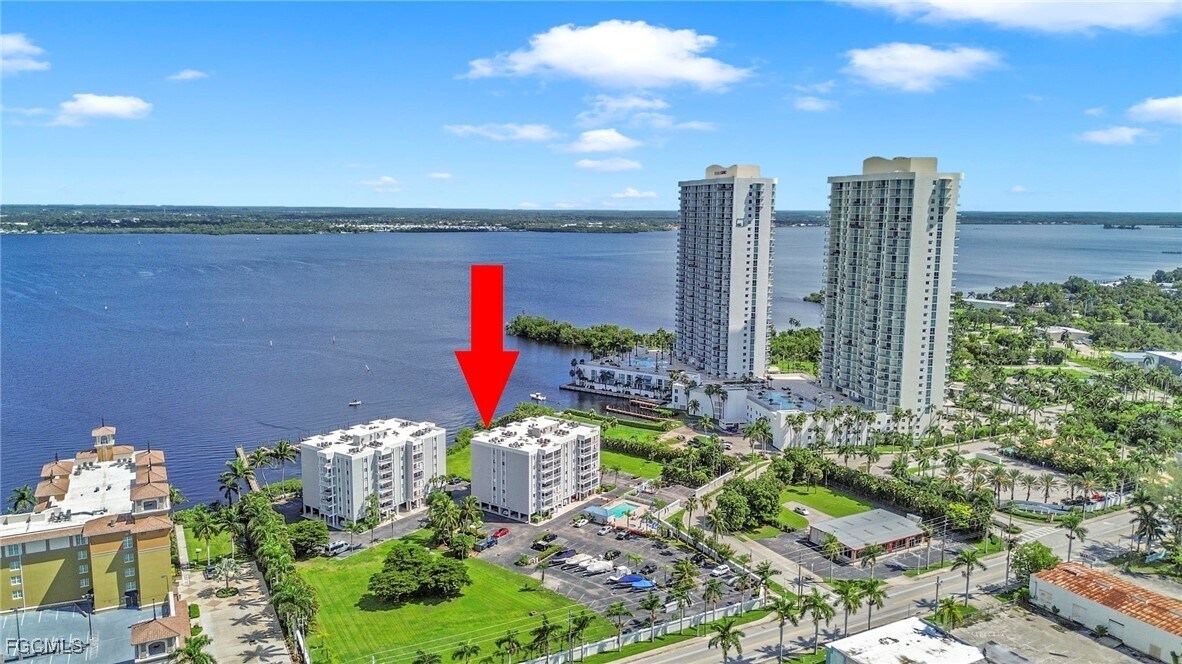 2885 Palm Beach Blvd in Ft. Myers, FL - Building Photo