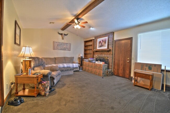 307 Vickie Dr in Yukon, OK - Building Photo - Building Photo