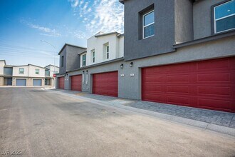 6184 Hibiscus Gdn St, Unit 3111 in North Las Vegas, NV - Building Photo - Building Photo