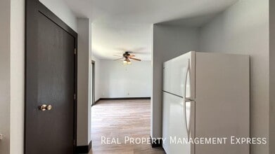 Amazing 3 Bedroom 2.5 Bath duplex with att in Sioux Falls, SD - Building Photo - Building Photo