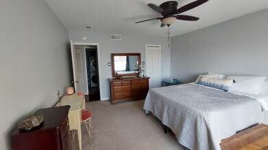 134 Roberts Ln, Unit 401 in Alexandria, VA - Building Photo - Building Photo