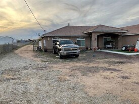 11546 Hickory Ave in Hesperia, CA - Building Photo