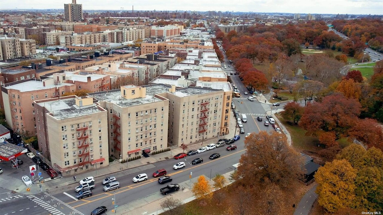 2190 Boston Rd in Bronx, NY - Building Photo