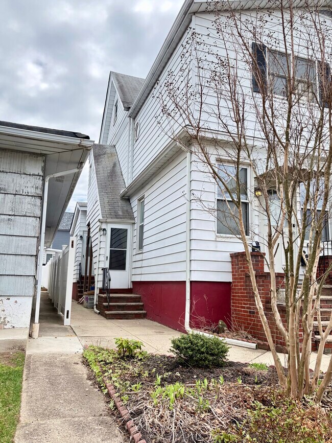 30 Elm St, Unit Unit 2 in North Arlington, NJ - Foto de edificio - Building Photo