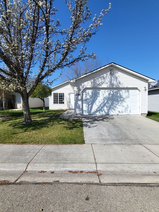 2325 S Garland St in Nampa, ID - Foto de edificio