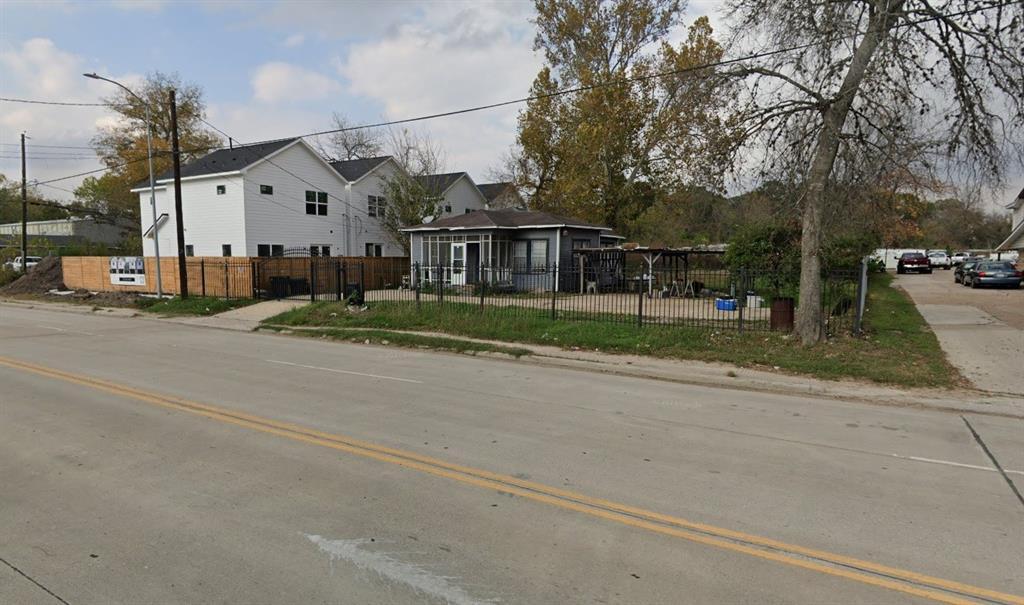 2122 W Little York Rd Photo