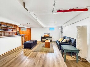 1430 W Hendrickson Rd in Sequim, WA - Foto de edificio - Building Photo