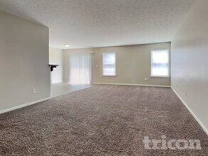 943 Farmington Trail in Brownsburg, IN - Foto de edificio - Building Photo