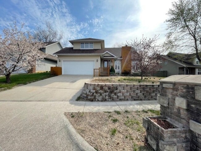 property at 3322 S Lakeside Ave