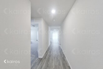 826 Wilmington Pkwy in Cape Coral, FL - Foto de edificio - Building Photo