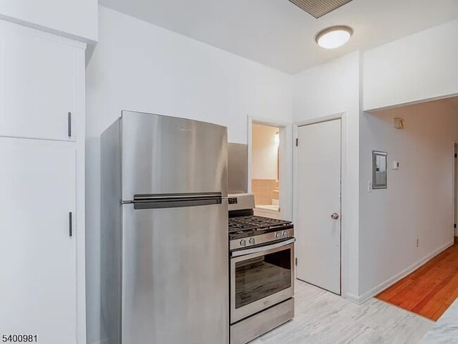 502 Washington Ave, Unit 6 in Belleville, NJ - Building Photo - Building Photo