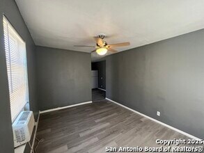 2513 Quintana Rd in San Antonio, TX - Foto de edificio - Building Photo