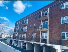 68 E Main St in Bogota, NJ - Building Photo - Building Photo