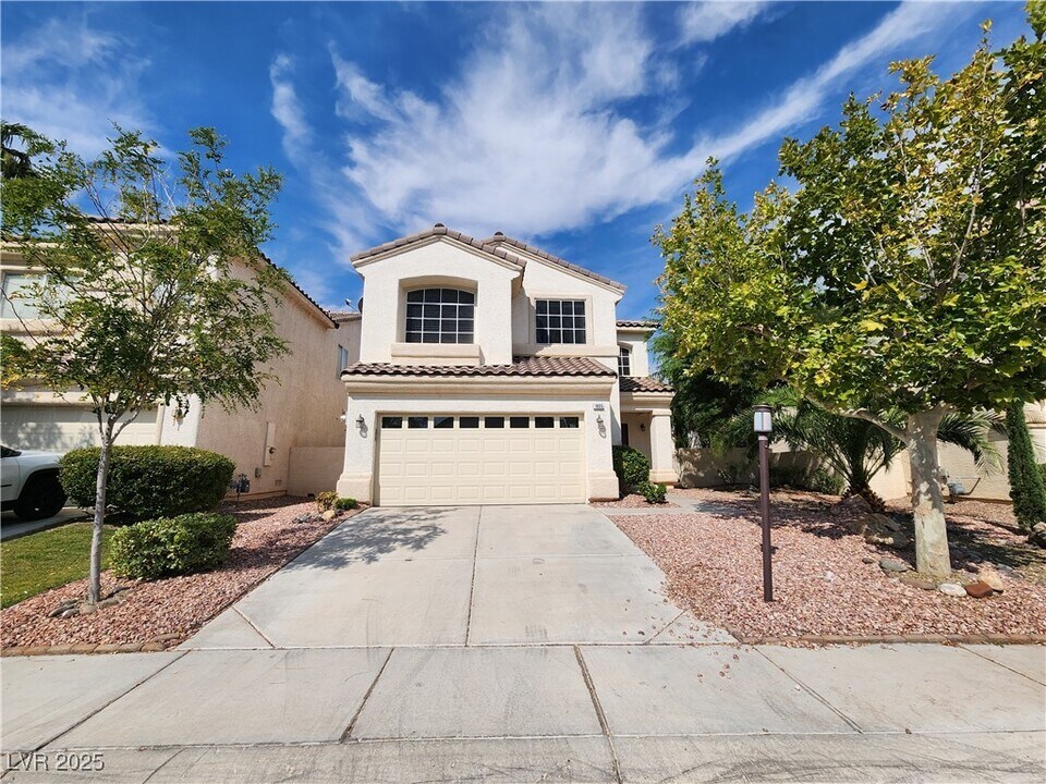 1805 Grand Rodeo St in Las Vegas, NV - Building Photo