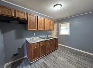 231 Lindenwood Dr in Danville, IL - Building Photo - Building Photo