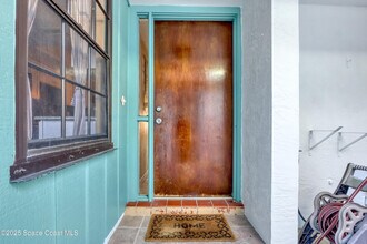 265 Kings Way in Satellite Beach, FL - Foto de edificio - Building Photo