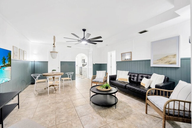 10755 Clara Ln in St. Petersburg, FL - Building Photo - Building Photo