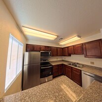 5499 Indian River Dr in Las Vegas, NV - Building Photo