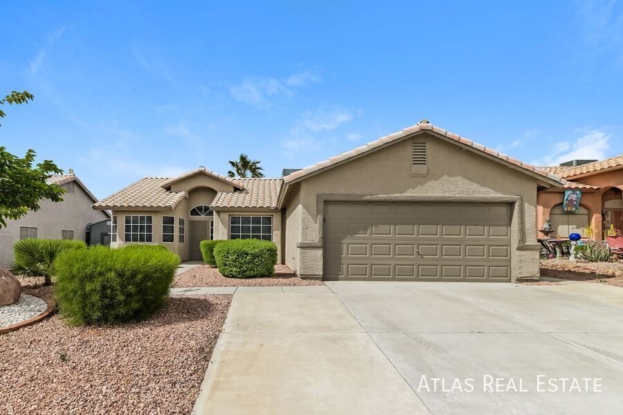 916 Longshanks Rd in Henderson, NV - Building Photo