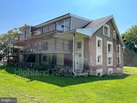 1885 Habecker Rd in Columbia, PA - Building Photo