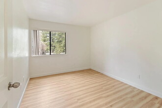 3715 Tallyho Dr, Unit 162 in Sacramento, CA - Foto de edificio - Building Photo