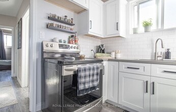 203 Oshawa Blvd S, Unit Unit 4 in Oshawa, ON - Building Photo - Building Photo