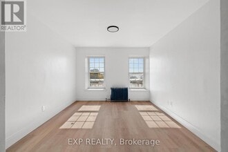 90 Carden St in Guelph, ON - Building Photo - Building Photo