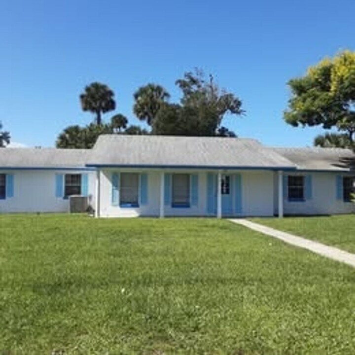 313 Church St in Port Orange, FL - Building Photo