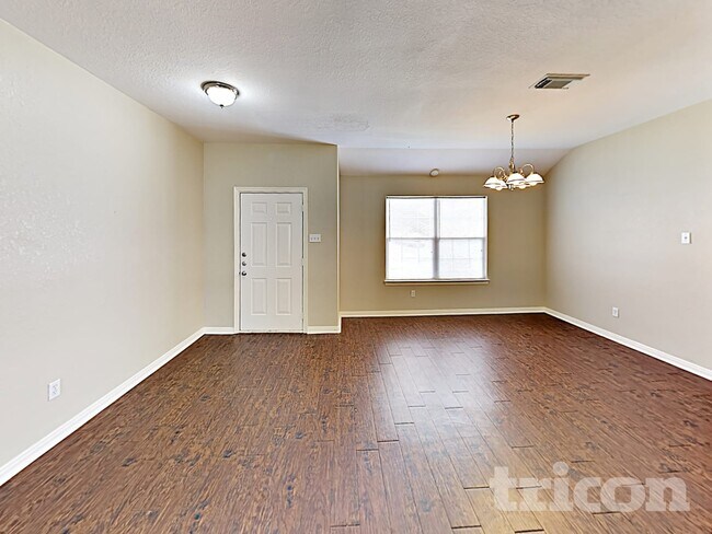 220 Kellyn Ct in Conroe, TX - Foto de edificio - Building Photo