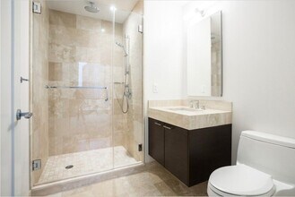 1 Franklin St, Unit 2305 in Boston, MA - Foto de edificio - Building Photo