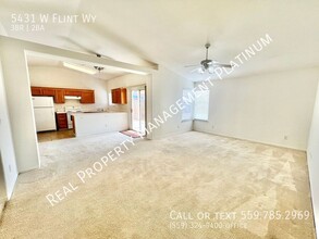 5431 W Flint Way in Fresno, CA - Building Photo - Building Photo