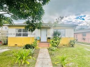 1490 NW 43rd St in Miami, FL - Building Photo