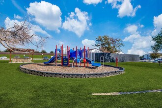 Oakmont in Arlington, TX - Foto de edificio - Building Photo