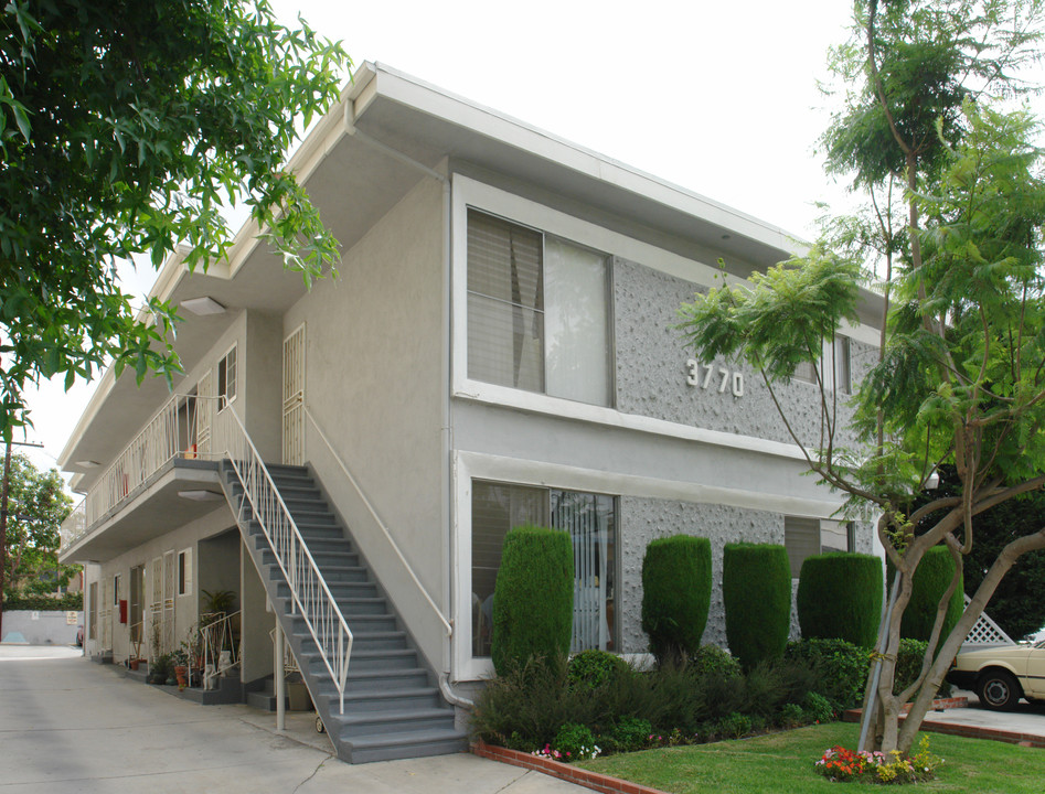 3770 Hughes Ave in Los Angeles, CA - Building Photo