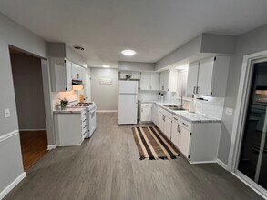 Cypress West Fairlawn Apartments in Fairlawn, OH - Foto de edificio - Building Photo