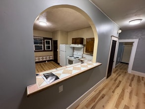 313 E 5th St in The Dalles, OR - Building Photo - Building Photo