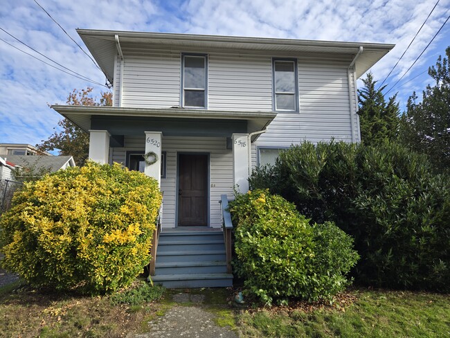 6518 25th Ave NW, Unit 2 in Seattle, WA - Foto de edificio - Building Photo