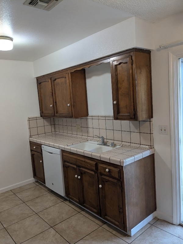 395 W Holland Ave, Unit 104 in Clovis, CA - Building Photo - Building Photo