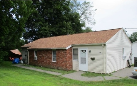 79 Maple St in Spencer, MA - Building Photo