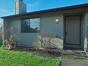 1642 SE 23rd Ct in Albany, OR - Building Photo - Building Photo