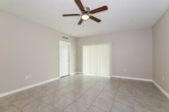 3928 Silverstream Terrace, Unit 402 in Sanford, FL - Foto de edificio - Building Photo