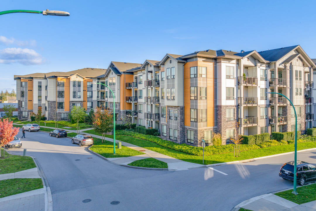 Panorama Crossing in Surrey, BC - Building Photo