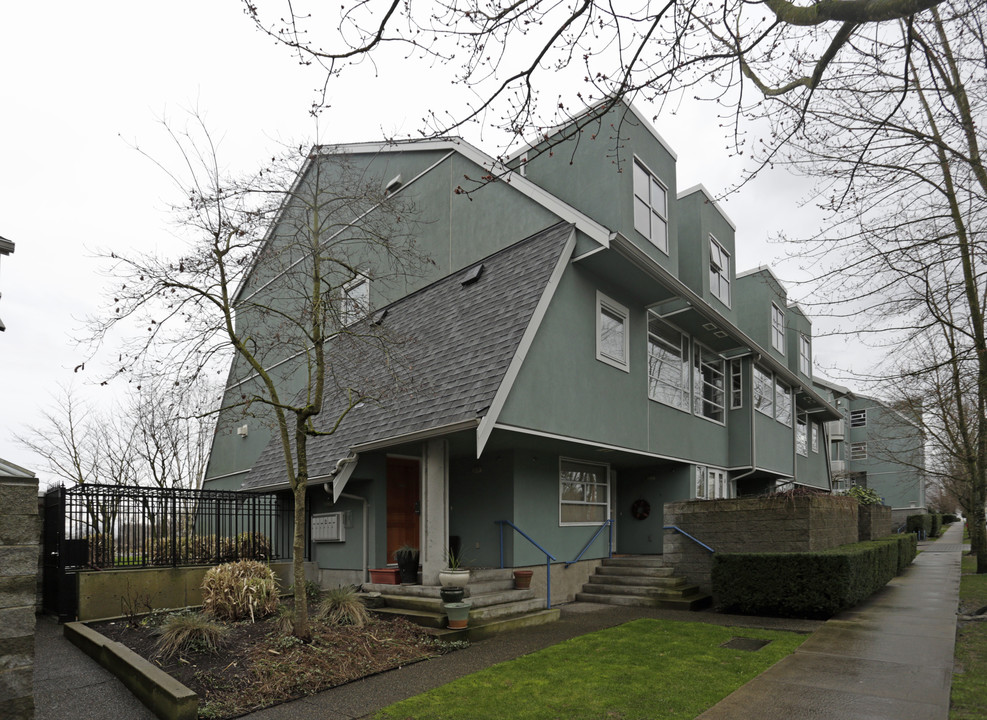 1930-1980 Kent Ave SE in Vancouver, BC - Building Photo