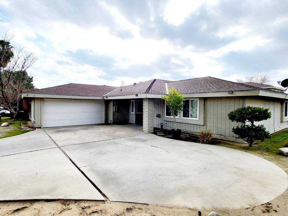 3216 La Costa St in Bakersfield, CA - Building Photo