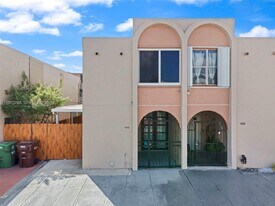 1096 W 42nd Pl in Hialeah, FL - Building Photo