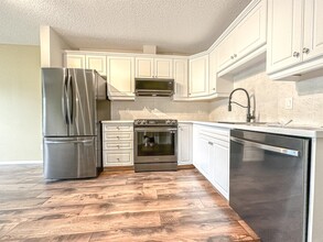 6148 Bowness Rd NW in Calgary, AB - Building Photo - Building Photo