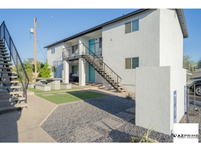 property at 715 N 12th Ave
