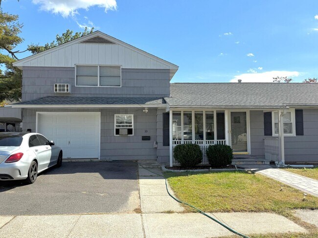 10 Winthrop Ave in Naugatuck, CT - Building Photo - Building Photo