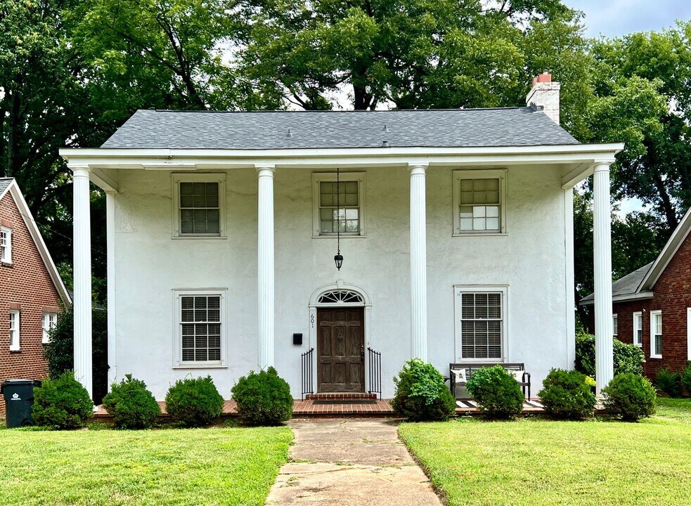 601 Grandin Rd in Charlotte, NC - Building Photo